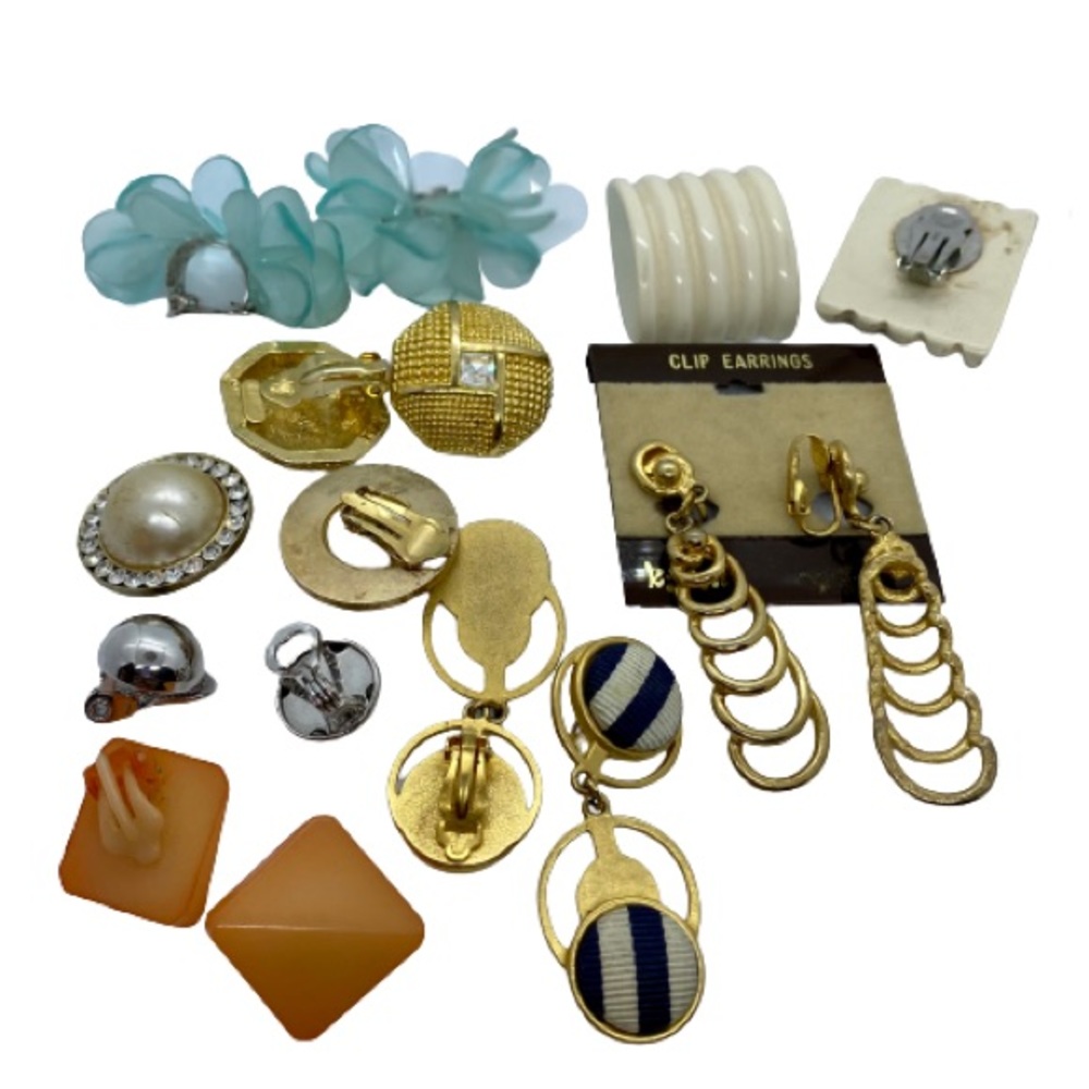 3/$20 Vintage Clip On Earrings 8 Pairs EUC